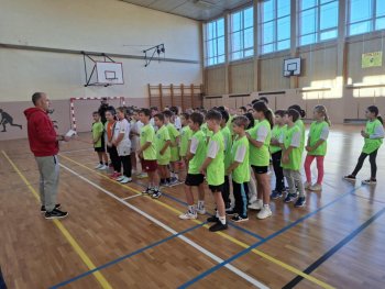 okresné kolo vo vybíjanej najmladších dievčat a chlapcov ZŠ