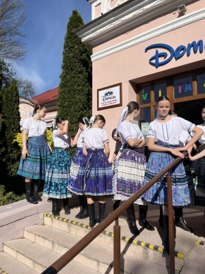 Stavanie májov v CVČ Domček