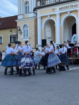 Stavanie májov a Otvorenie brán mesta Krupina