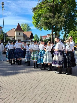Stavanie májov a Otvorenie brán mesta Krupina