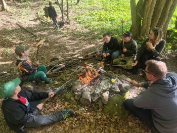 Krúžok mladých priateľov prírody a poľovníctva - čistenie studničiek