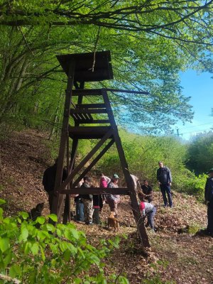 Krúžok mladých priateľov prírody a poľovníctva - čistenie studničiek
