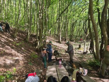 Krúžok mladých priateľov prírody a poľovníctva - čistenie studničiek